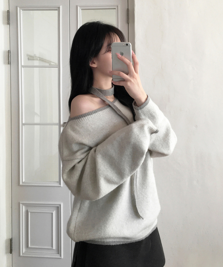 데르온 배색 입술넥 오프숄더 머플러 초커 긴팔 니트 아이보리