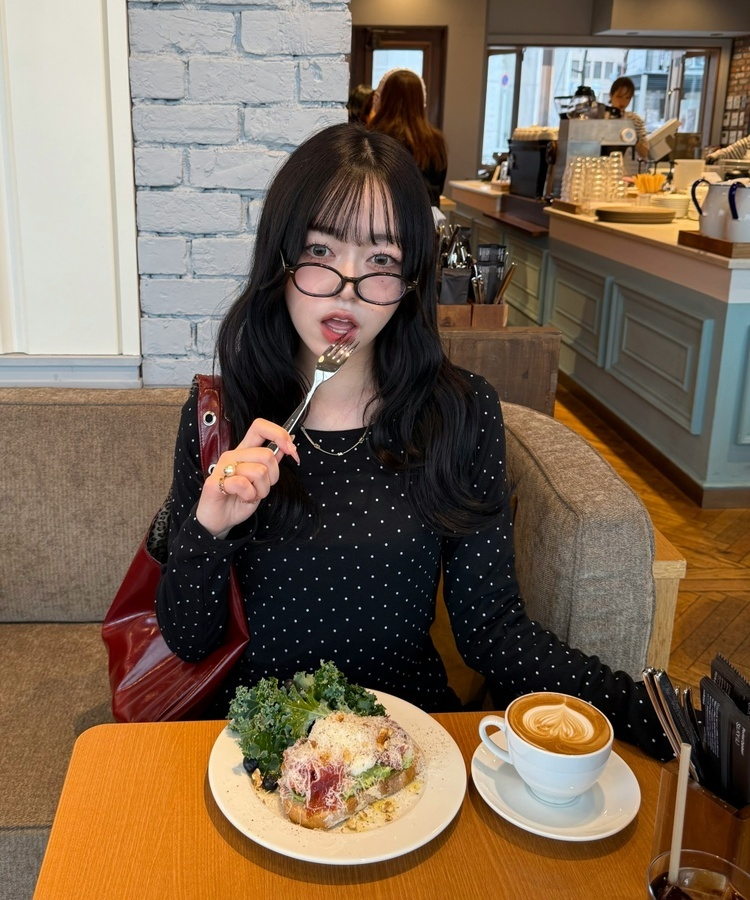 ドット柄ラウンドネックTシャツ BLACK