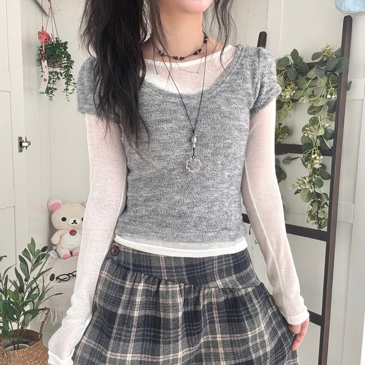 무채색 미소녀 테리소재 레이어드 라운드넥 반팔 니트 그레이