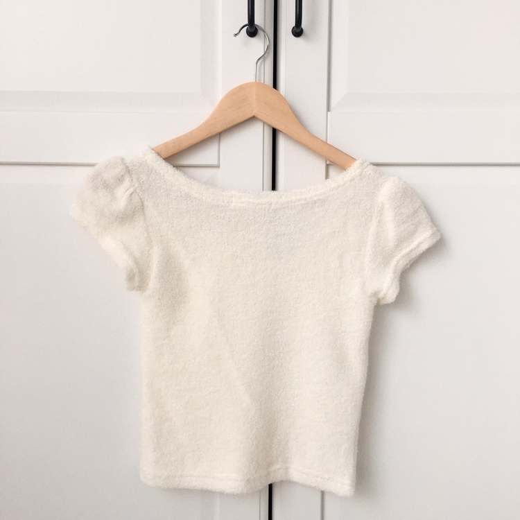 무채색 미소녀 테리소재 레이어드 라운드넥 반팔 니트