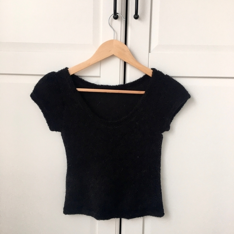 무채색 미소녀 테리소재 레이어드 라운드넥 반팔 니트