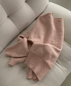 레이니 원오프숄더 긴팔니트