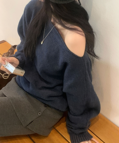 레이니 원오프숄더 긴팔니트 네이비