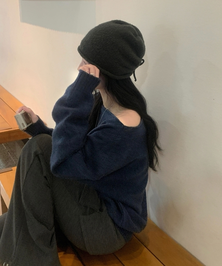 레이니 원오프숄더 긴팔니트 네이비