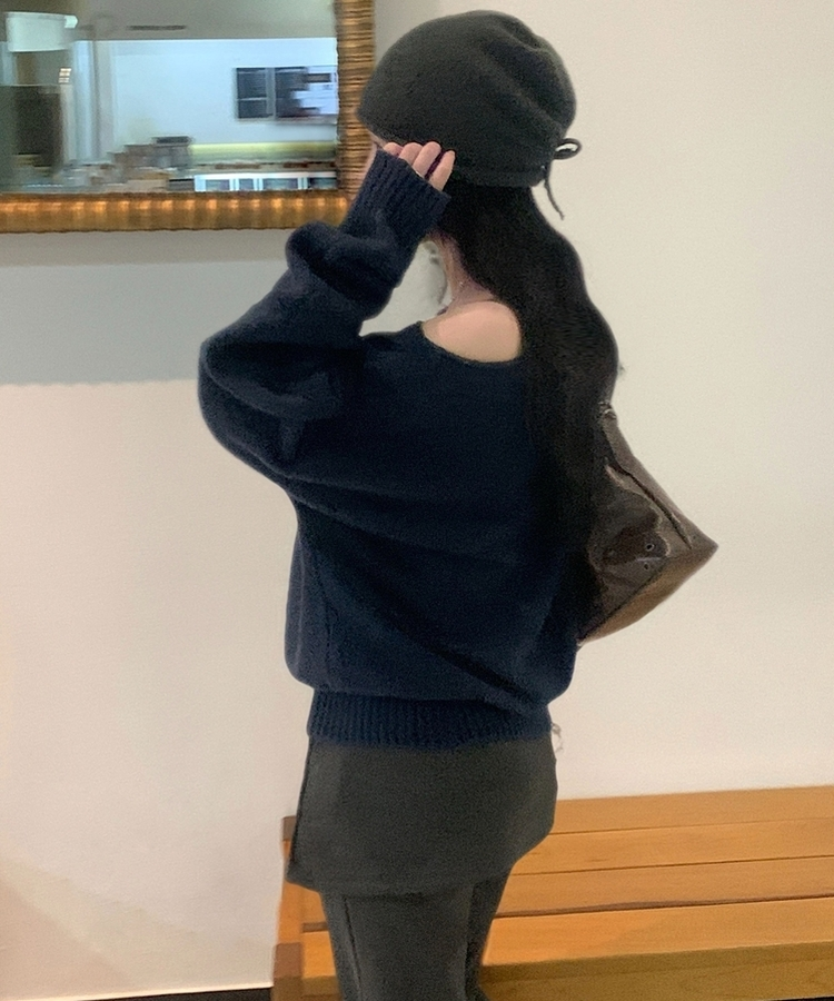 레이니 원오프숄더 긴팔니트 네이비