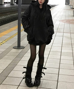 티체 스터드 코튼 포켓 3부 반바지 블랙