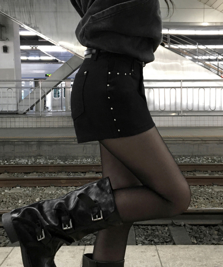 티체 스터드 코튼 포켓 3부 반바지 블랙