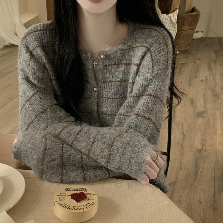 모헤어 배색 스트라이프 단가라 라운드넥 골드 콩단추 아방핏 니트가디건 그레이