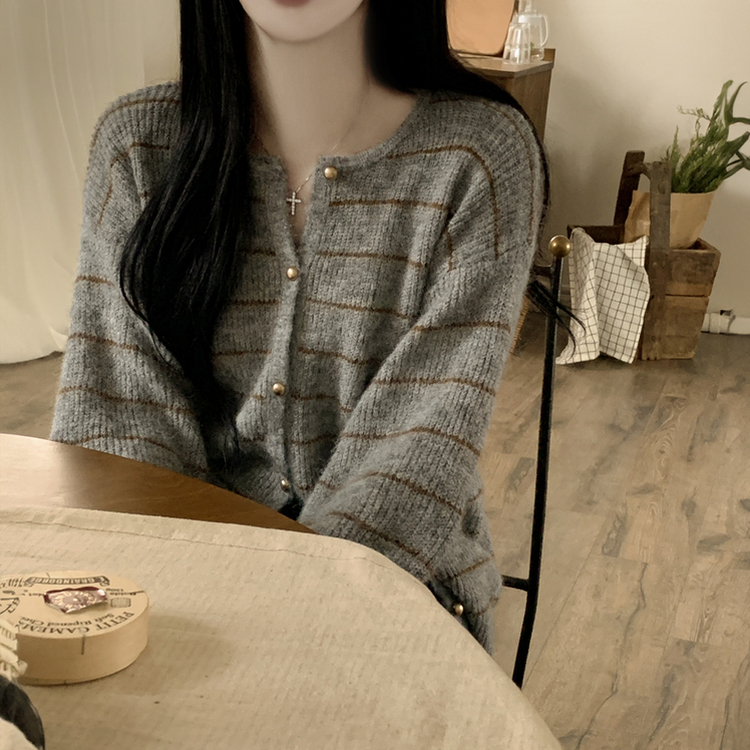 모헤어 배색 스트라이프 단가라 라운드넥 골드 콩단추 아방핏 니트가디건 그레이
