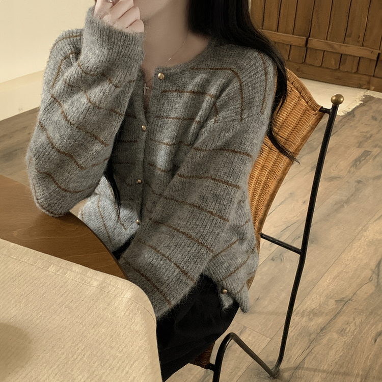 모헤어 배색 스트라이프 단가라 라운드넥 골드 콩단추 아방핏 니트가디건 그레이