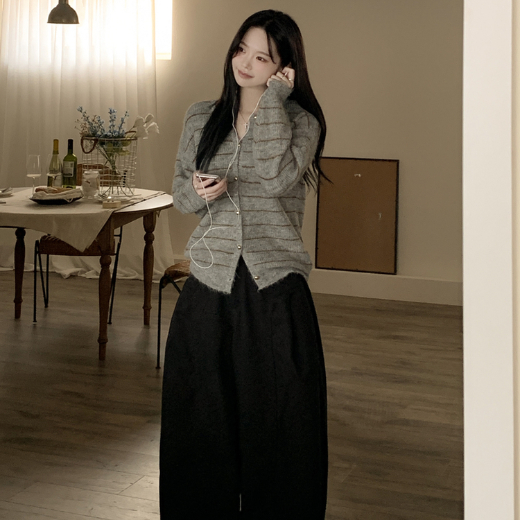 모헤어 배색 스트라이프 단가라 라운드넥 골드 콩단추 아방핏 니트가디건 그레이