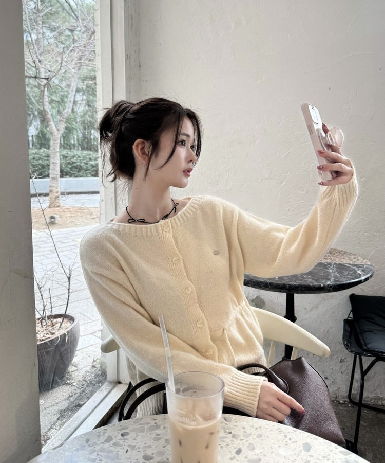 팬던트 스트링 오프숄더 가디건 아이보리