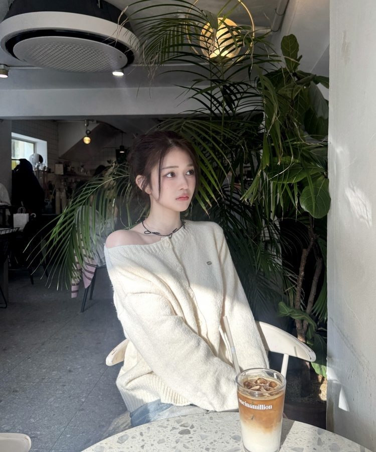 팬던트 스트링 오프숄더 가디건 아이보리