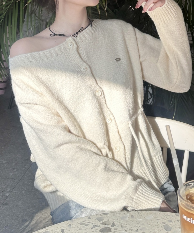 팬던트 스트링 오프숄더 가디건 아이보리