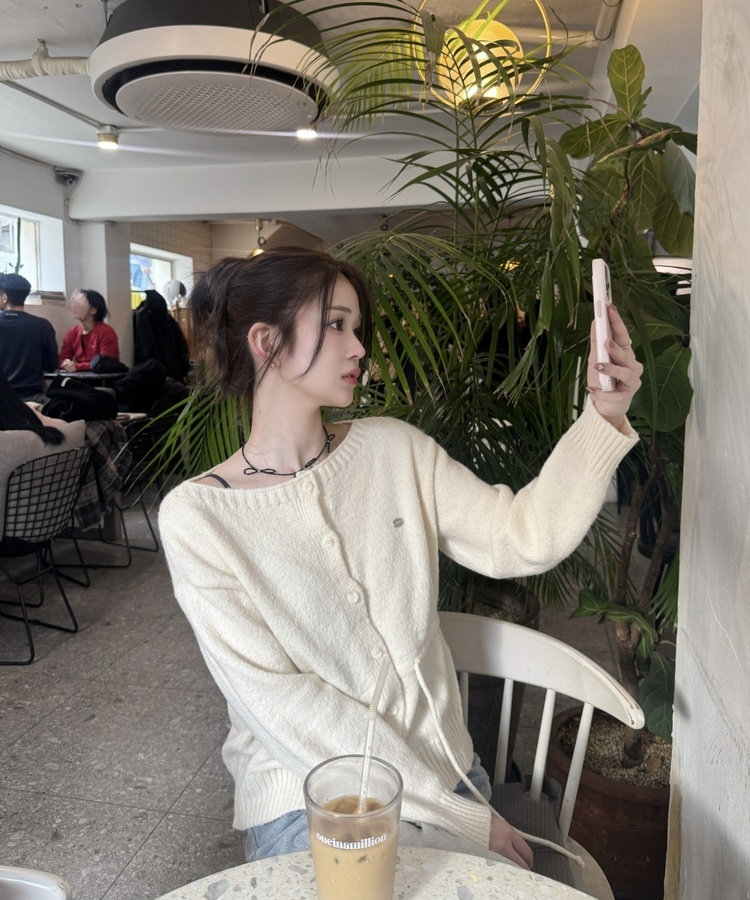 팬던트 스트링 오프숄더 가디건 아이보리