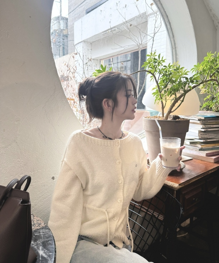 팬던트 스트링 오프숄더 가디건 아이보리