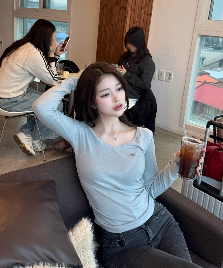 옆셔링 워머 U넥 긴팔티셔츠 소라