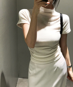 シャーリングハーフタートルネックTシャツ IVORY