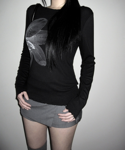 フラワースリム長袖Tシャツ BLACK
