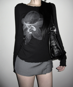 フラワースリム長袖Tシャツ BLACK