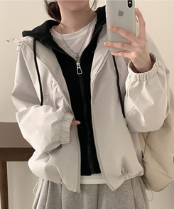 レイヤードオーバーフードウィンドブレーカー IVORY