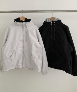 レイヤードオーバーフードウィンドブレーカー