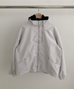 レイヤードオーバーフードウィンドブレーカー