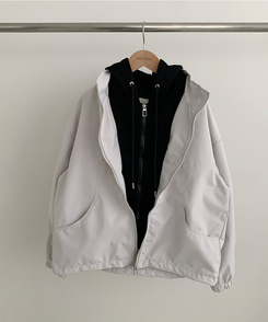 レイヤードオーバーフードウィンドブレーカー