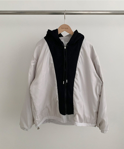 レイヤードオーバーフードウィンドブレーカー