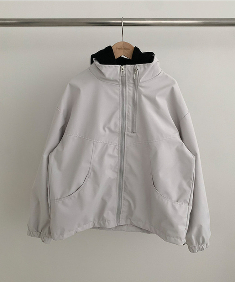 レイヤードオーバーフードウィンドブレーカー