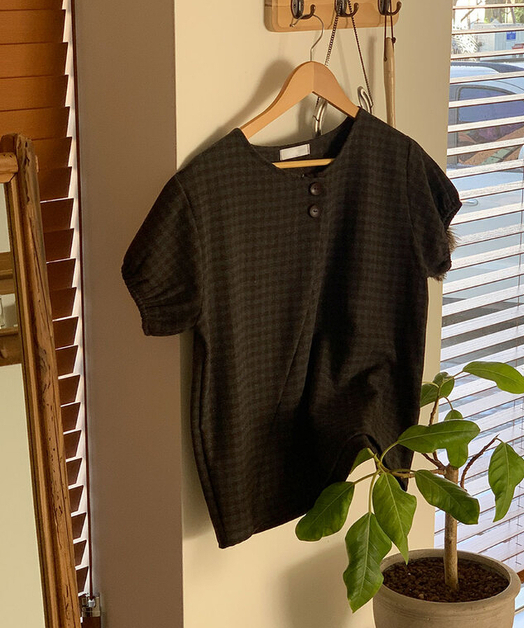 아멜 울 체크 버튼 모직 반팔 블라우스