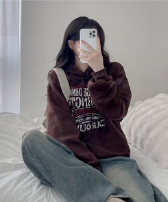 【起毛】ヘリテージレタリングフード BROWN