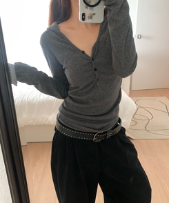 Vネックボタンシャーリングフード(6color) CHARCOAL