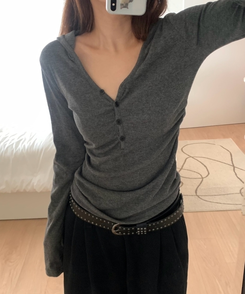 Vネックボタンシャーリングフード(6color) CHARCOAL