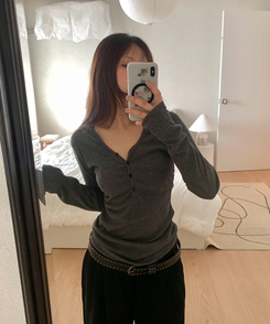 Vネックボタンシャーリングフード(6color) CHARCOAL