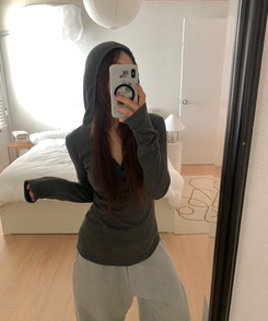 Vネックボタンシャーリングフード(6color) MOCHA