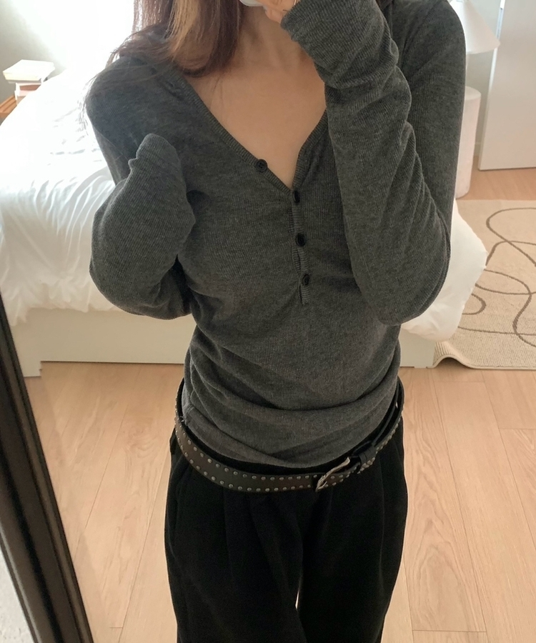 Vネックボタンシャーリングフード(6color) CHARCOAL