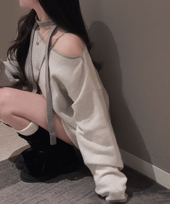 구름을 니트로 담는다면베스킨 배색 입술넥 니트 초커 아이보리