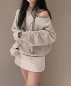 구름을 니트로 담는다면베스킨 배색 입술넥 니트 초커 아이보리