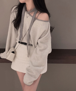 구름을 니트로 담는다면베스킨 배색 입술넥 니트 초커 아이보리