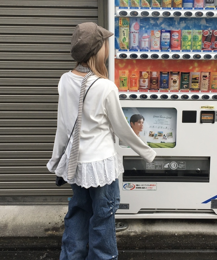 프릴 긴팔티셔츠 화이트