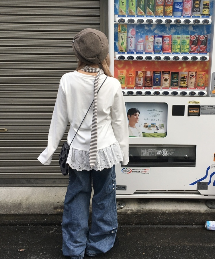 프릴 긴팔티셔츠 화이트