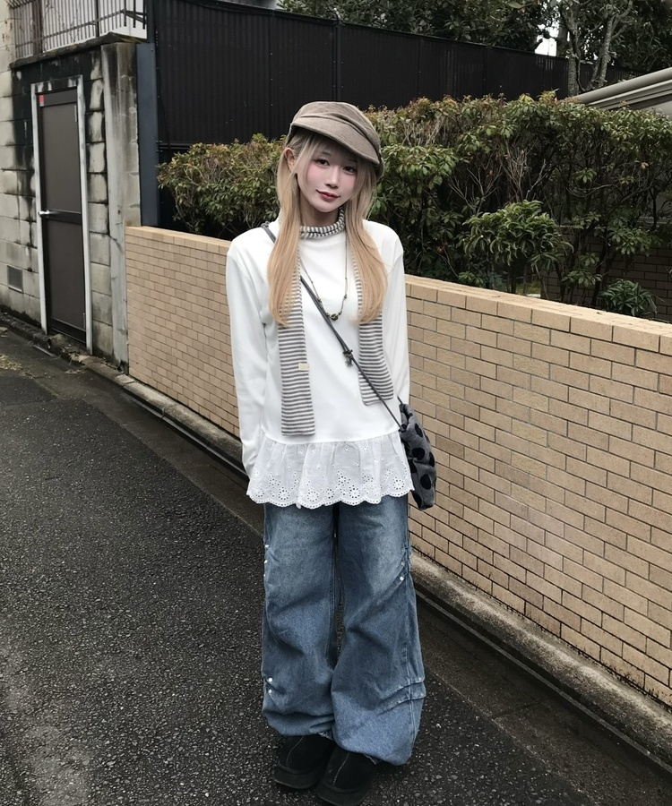 프릴 긴팔티셔츠 화이트