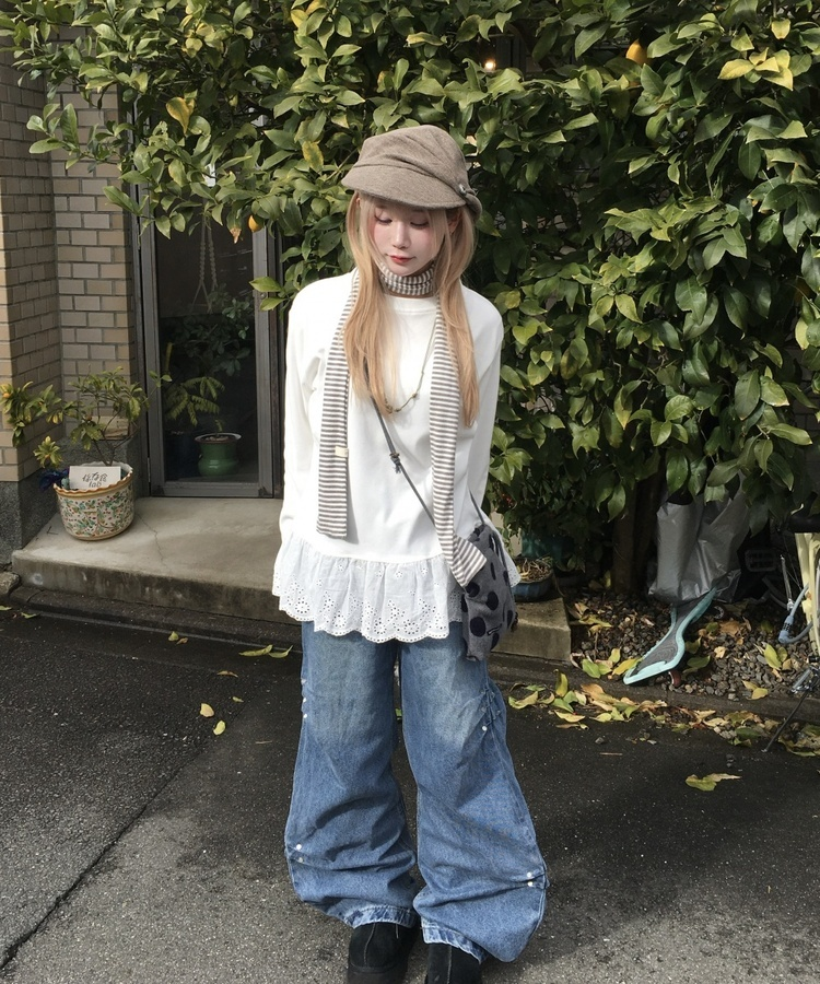 프릴 긴팔티셔츠 화이트