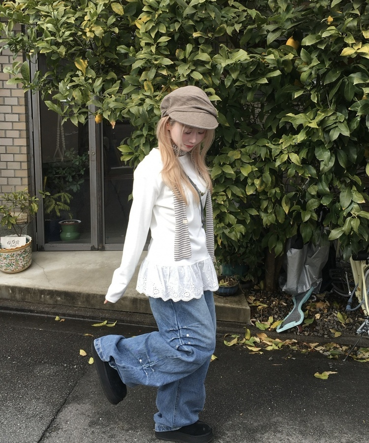 프릴 긴팔티셔츠 화이트