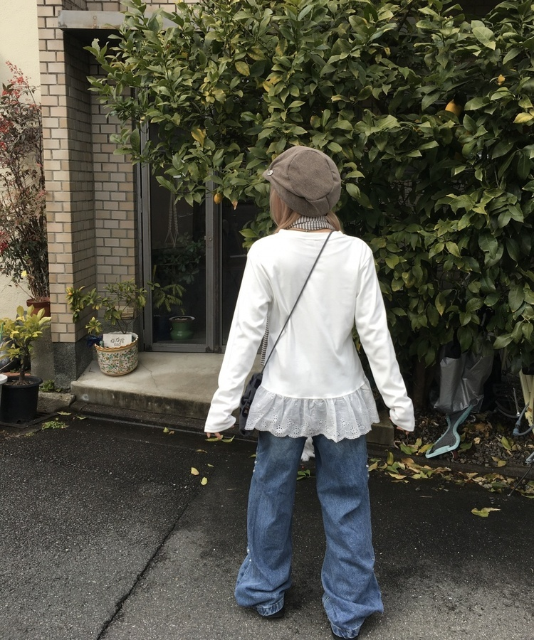 프릴 긴팔티셔츠 화이트