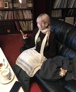 로망도트러플 쉬폰 스커트 아이보리