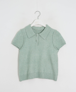 シンプルカラーニット