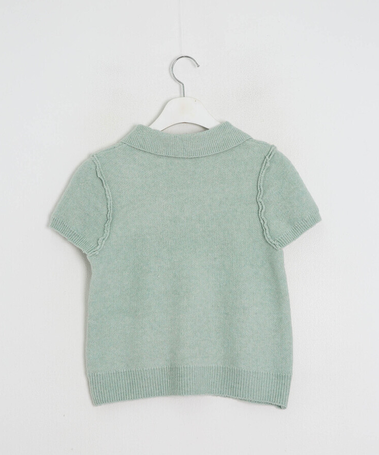 シンプルカラーニット