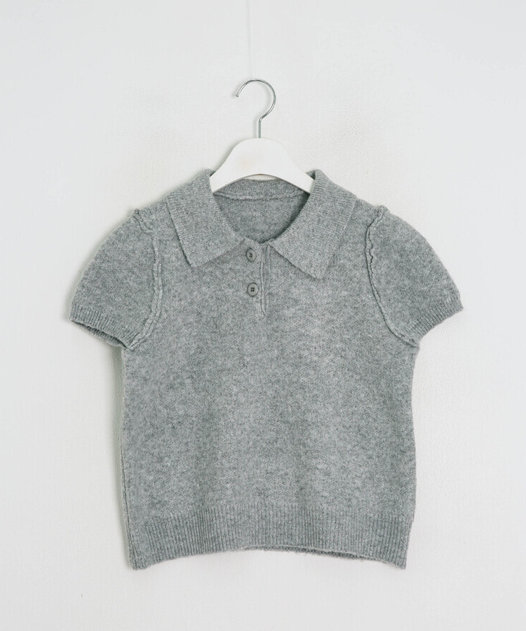 シンプルカラーニット